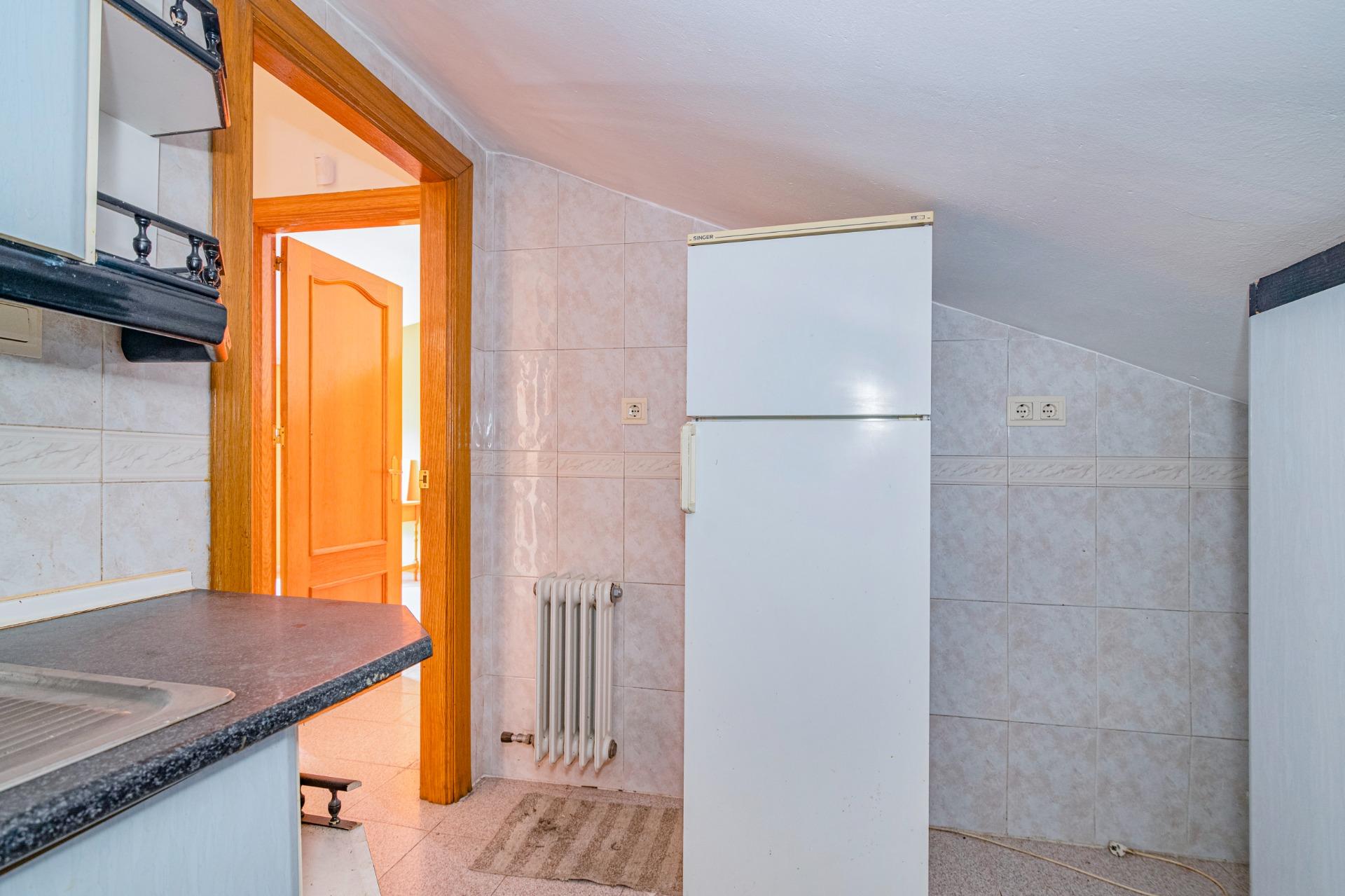 Amplio Chalet en Zaidín, Granada - Oportunidad de Inversión - foto 8