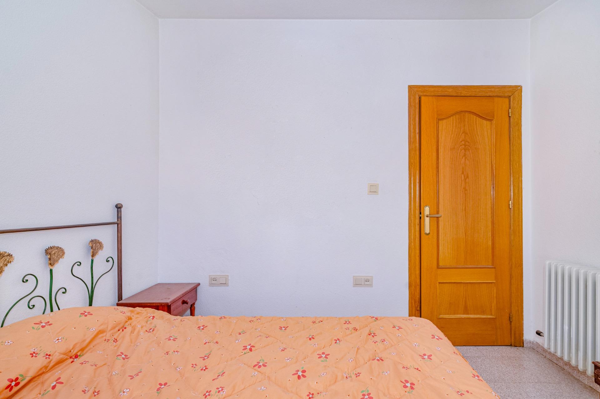 Amplio Chalet en Zaidín, Granada - Oportunidad de Inversión - foto 10