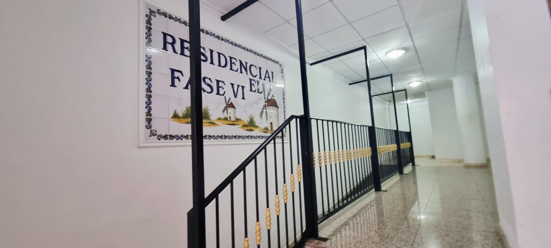 se vende un piso de 2 dormitorios en comunidad con piscina e - foto 2