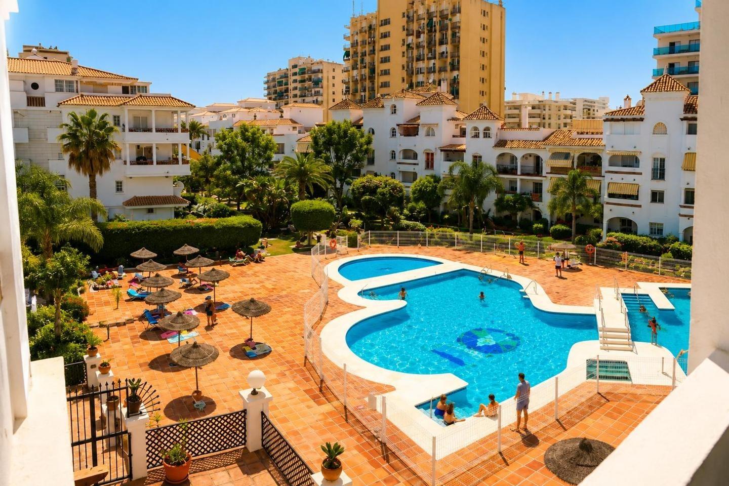 Ático reformado con 70m2 terraza en Benalmar Playa, Benalmád - foto 2