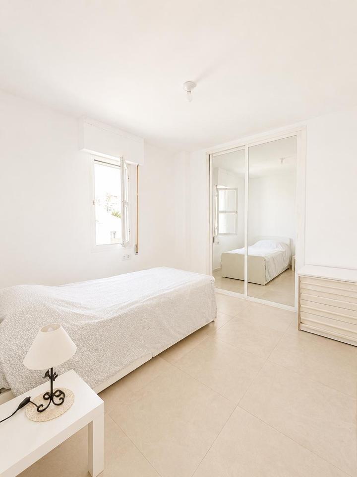 Ático reformado con 70m2 terraza en Benalmar Playa, Benalmád - foto 13