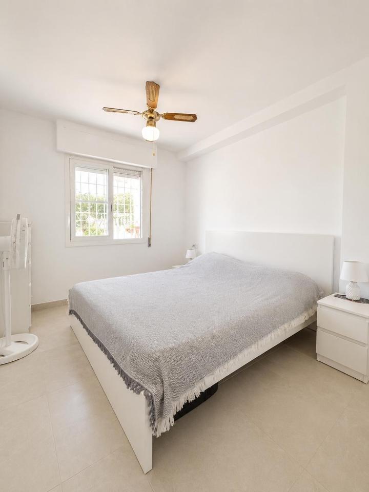 Ático reformado con 70m2 terraza en Benalmar Playa, Benalmád - foto 17