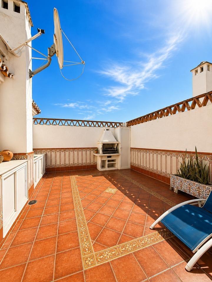 Ático reformado con 70m2 terraza en Benalmar Playa, Benalmád - foto 24