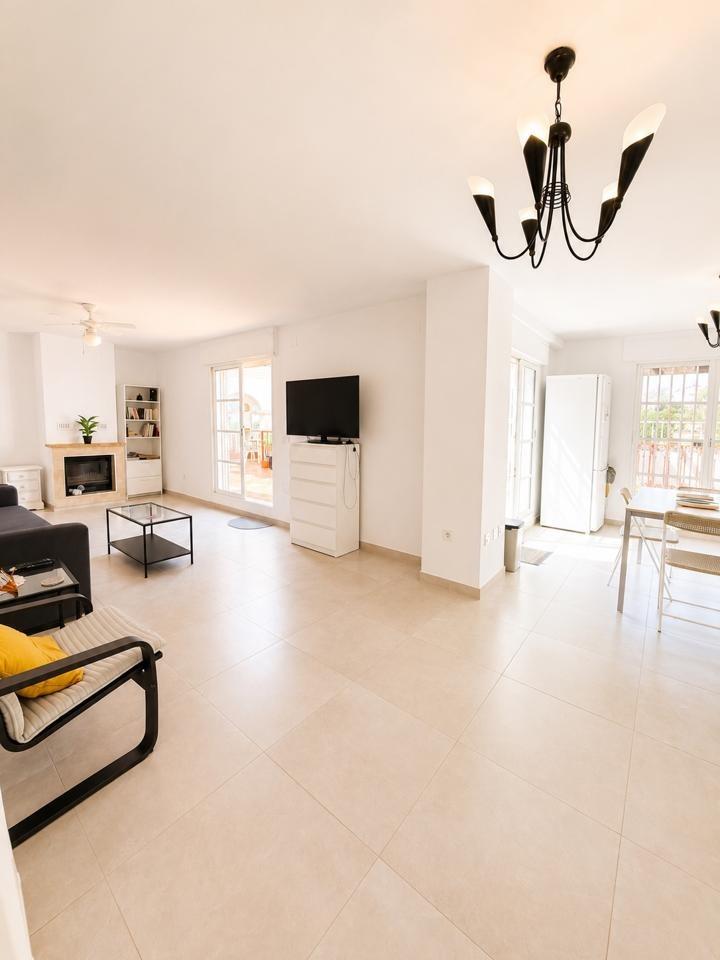 Ático reformado con 70m2 terraza en Benalmar Playa, Benalmád - foto 5