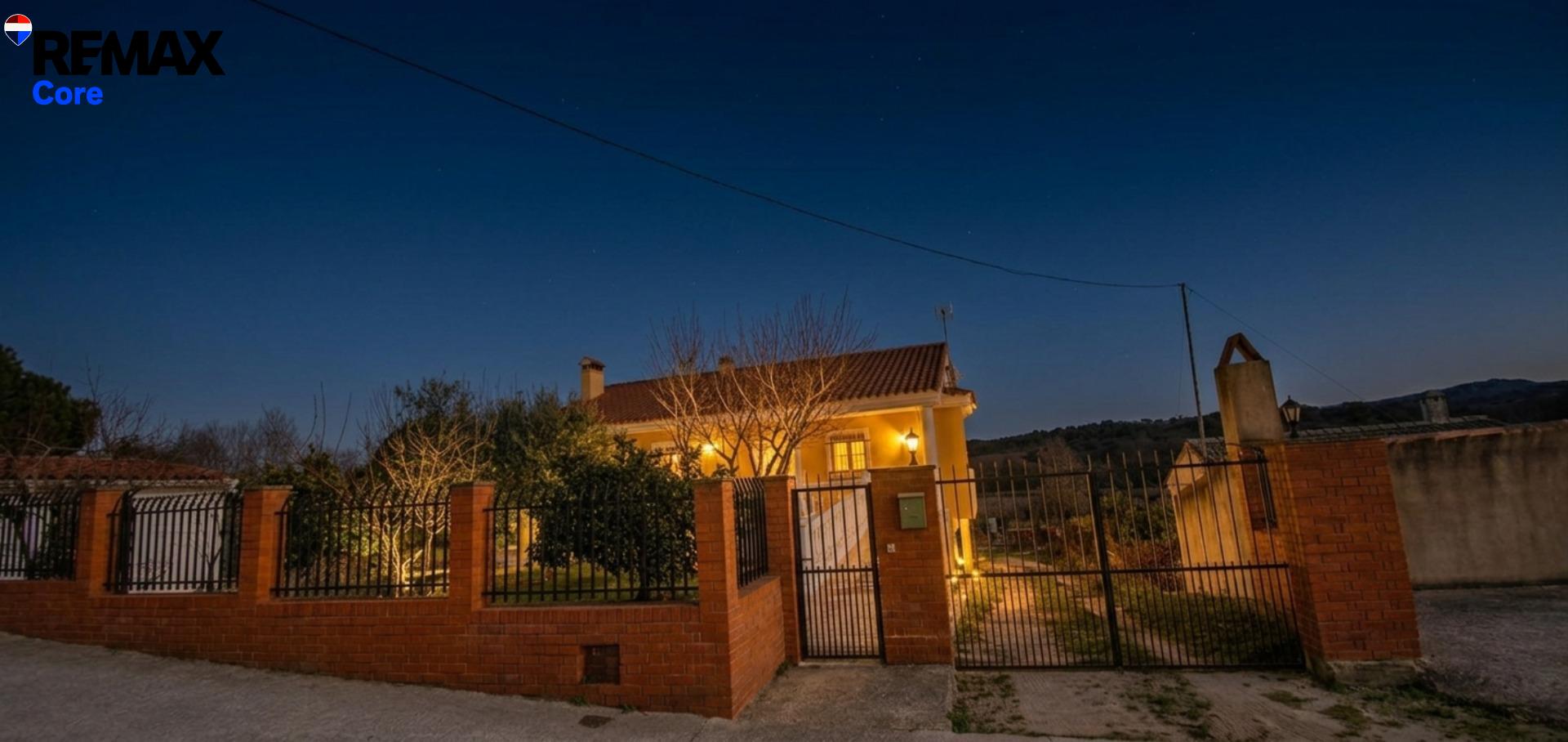 Espectacular Chalet Independiente de 320 m2 con Gran Parcela - foto 2