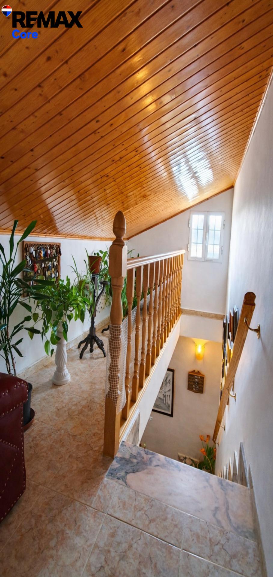 Espectacular Chalet Independiente de 320 m2 con Gran Parcela - foto 11