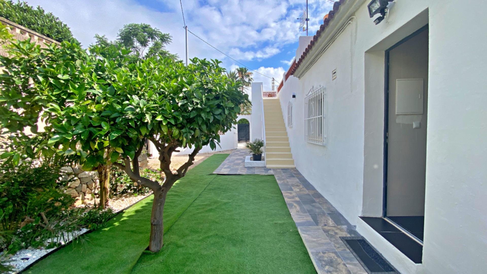 CHALET INDEPENDIENTE ESTILO MEDITERRANEO A 1,8 KM. DE LA PLA - foto 21