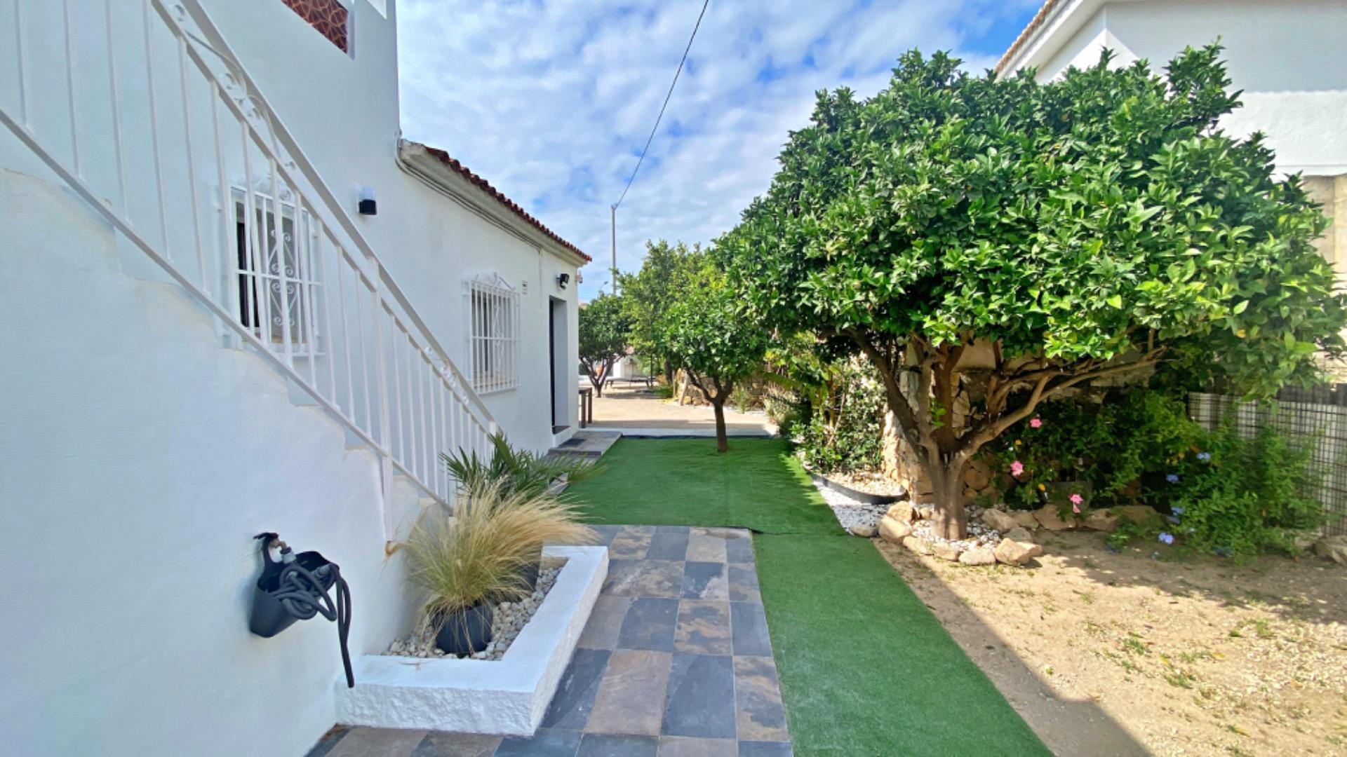 CHALET INDEPENDIENTE ESTILO MEDITERRANEO A 1,8 KM. DE LA PLA - foto 24
