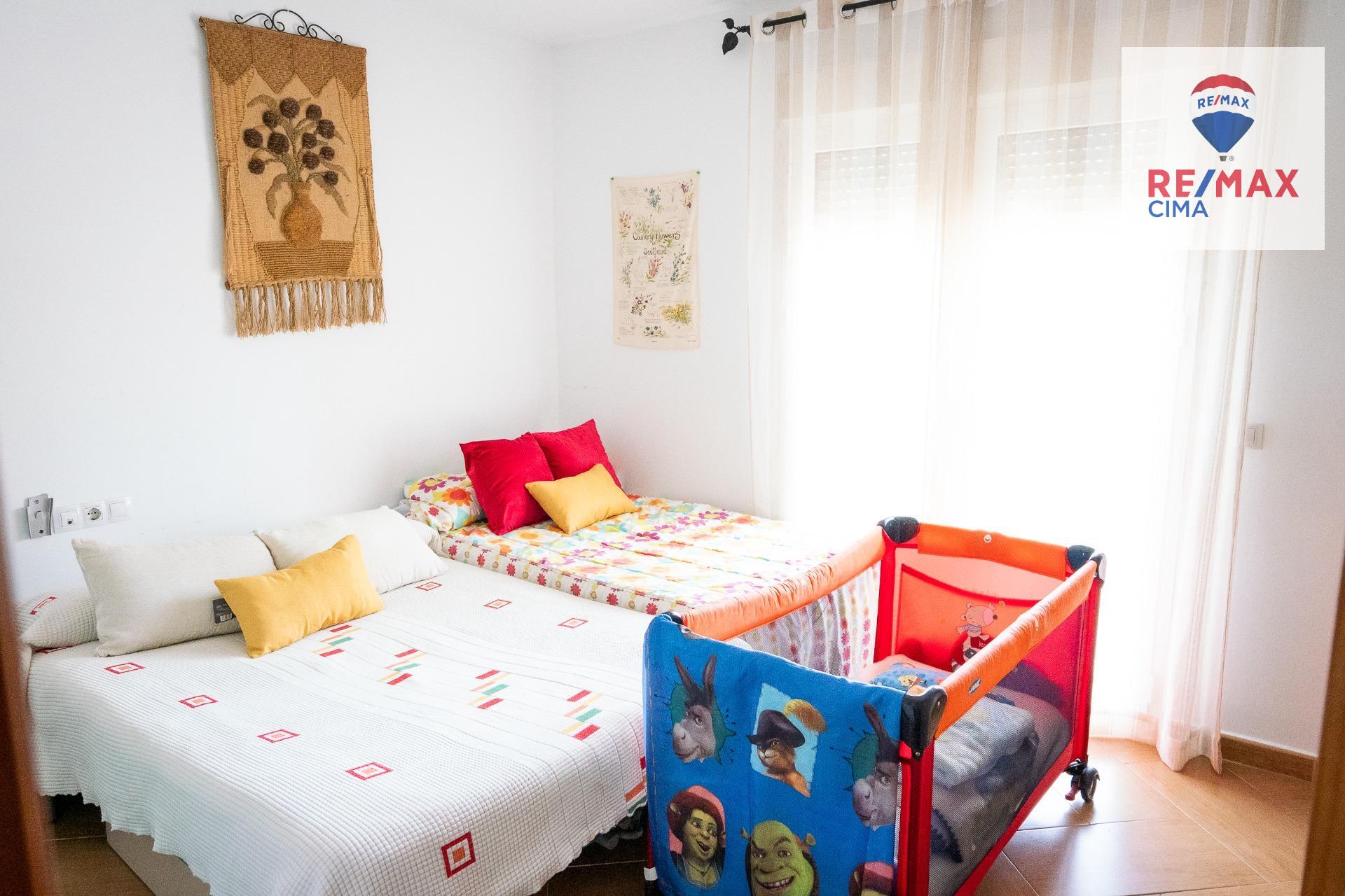 Chalet con piscina, amplia parcela y nave en Cortes de Baza - foto 18