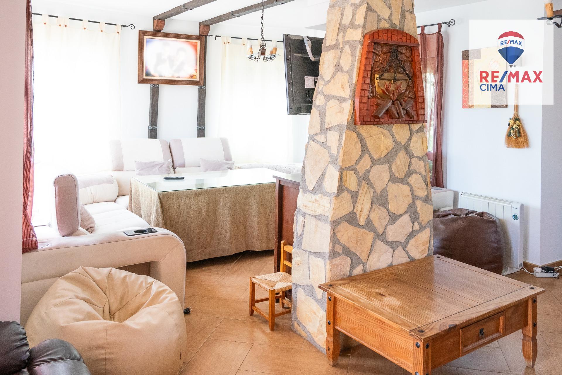 Chalet con piscina, amplia parcela y nave en Cortes de Baza - foto 24