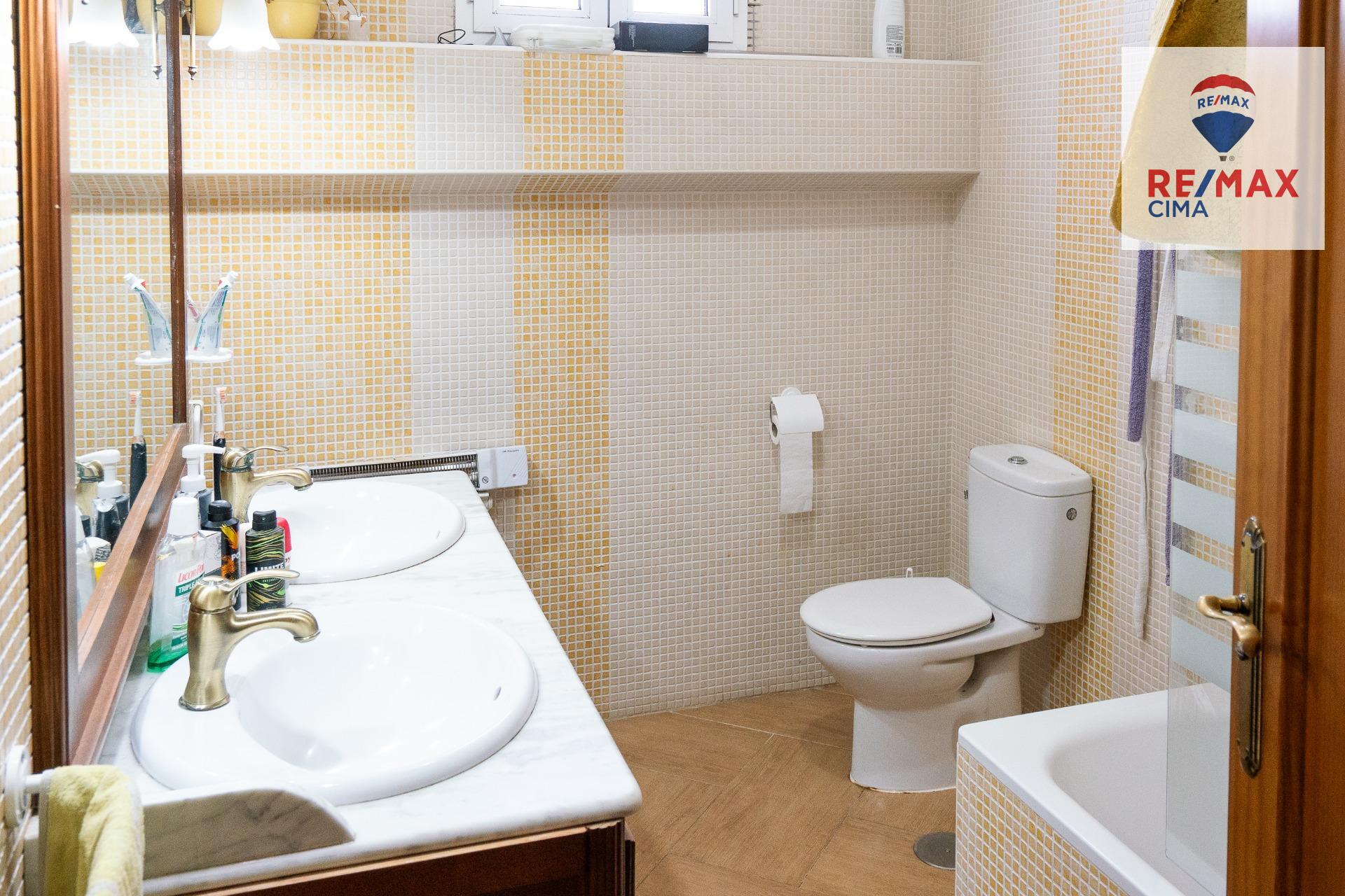Chalet con piscina, amplia parcela y nave en Cortes de Baza - foto 31