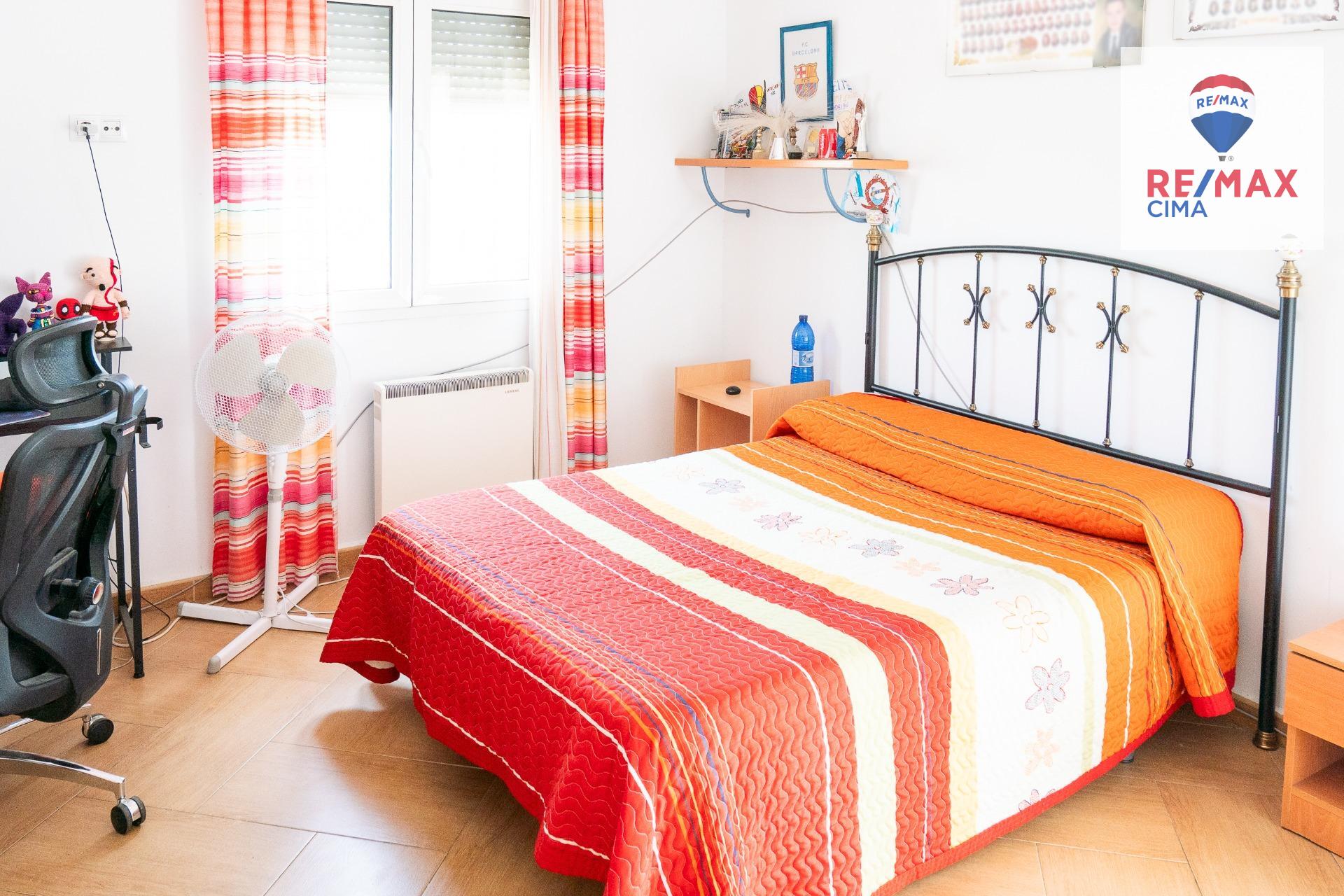 Chalet con piscina, amplia parcela y nave en Cortes de Baza - foto 33
