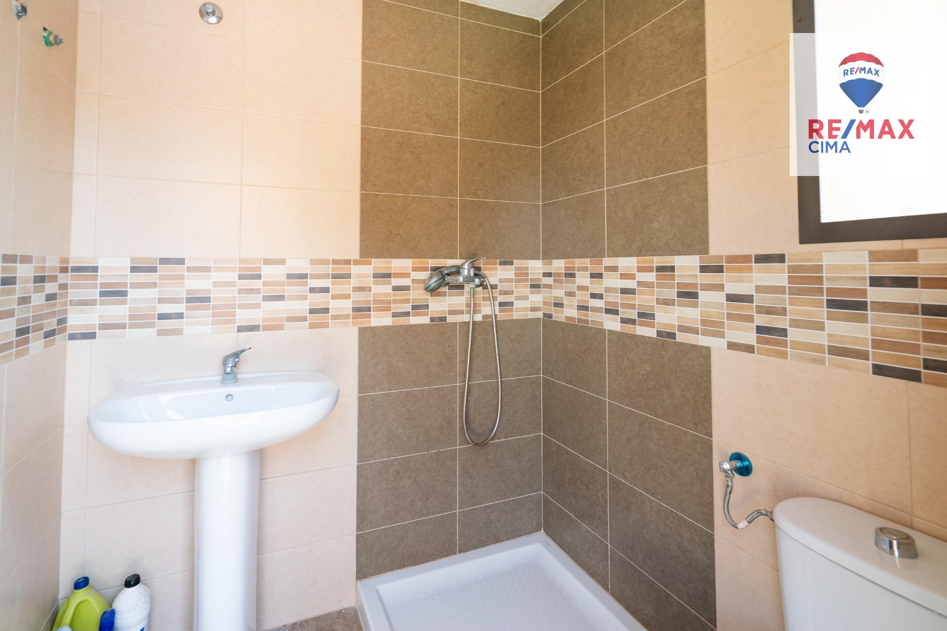 Chalet con piscina, amplia parcela y nave en Cortes de Baza - foto 40