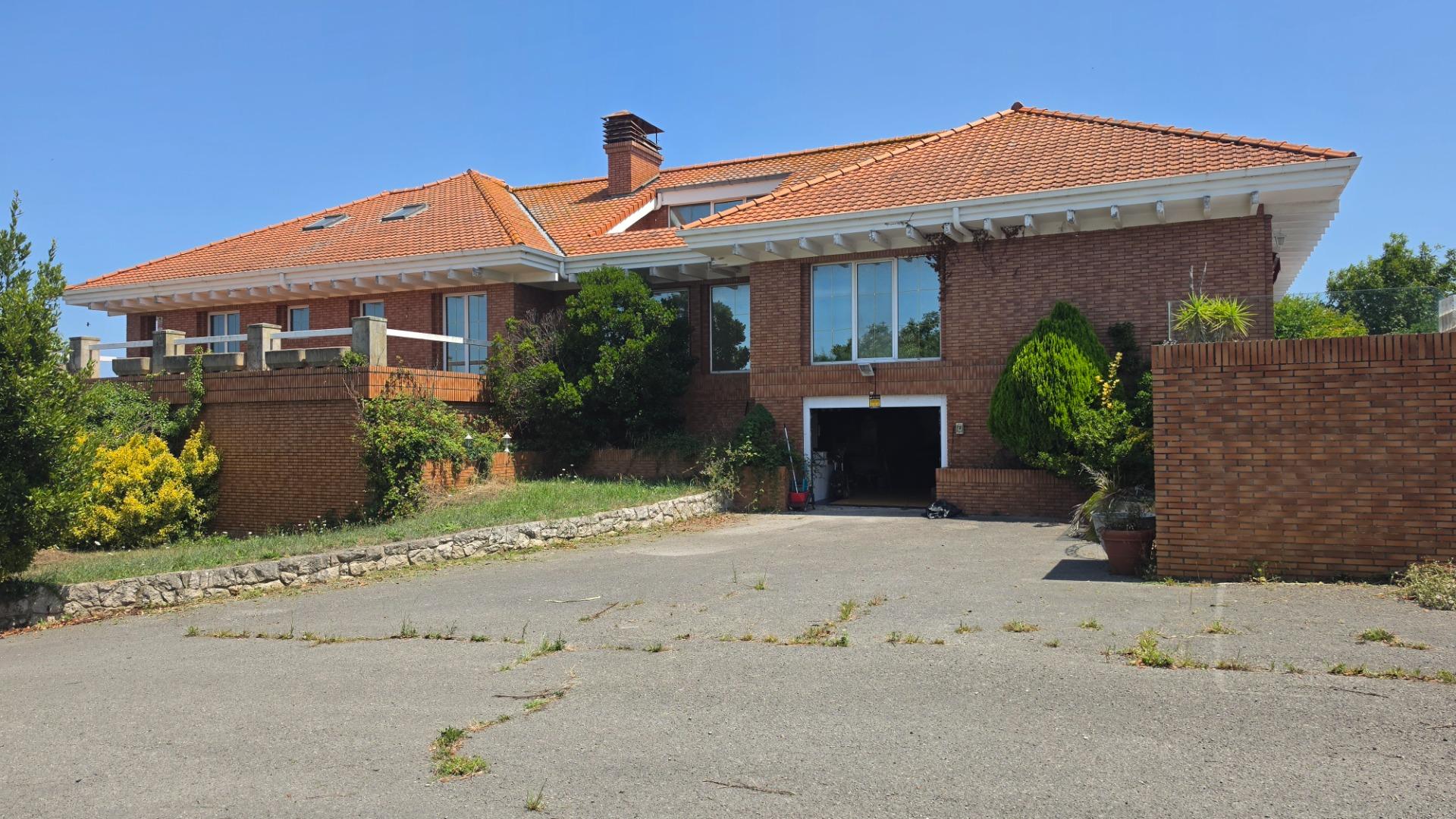 Exclusiva Finca  con Residencia de Lujo y Hostelería en Sancibrián