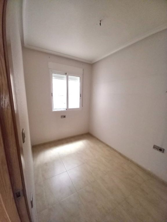Amplio piso de 3 dormitorios con garaje y trastero en el cor - foto 2