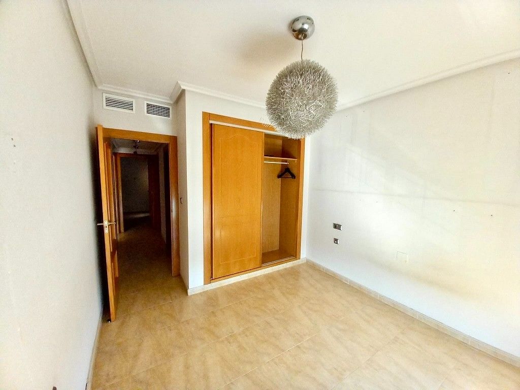 Amplio piso de 3 dormitorios con garaje y trastero en el cor - foto 13
