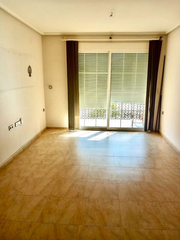 Amplio piso de 3 dormitorios con garaje y trastero en el cor - foto 4