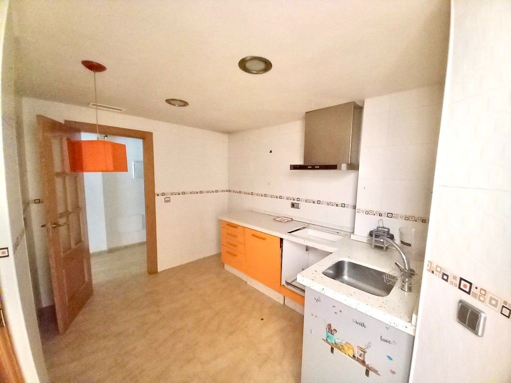 Amplio piso de 3 dormitorios con garaje y trastero en el cor - foto 8