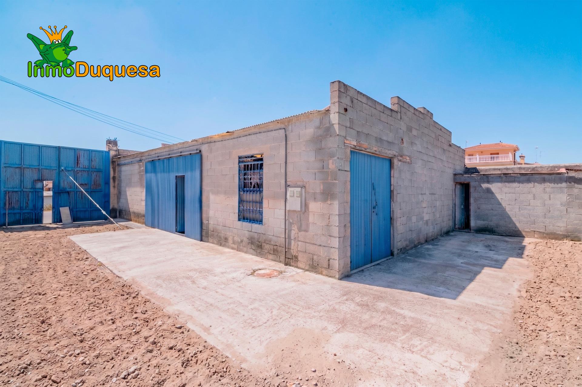 Finca con 2 NAVES y COBERTIZO. 2.100 m2 de solar. - foto 33