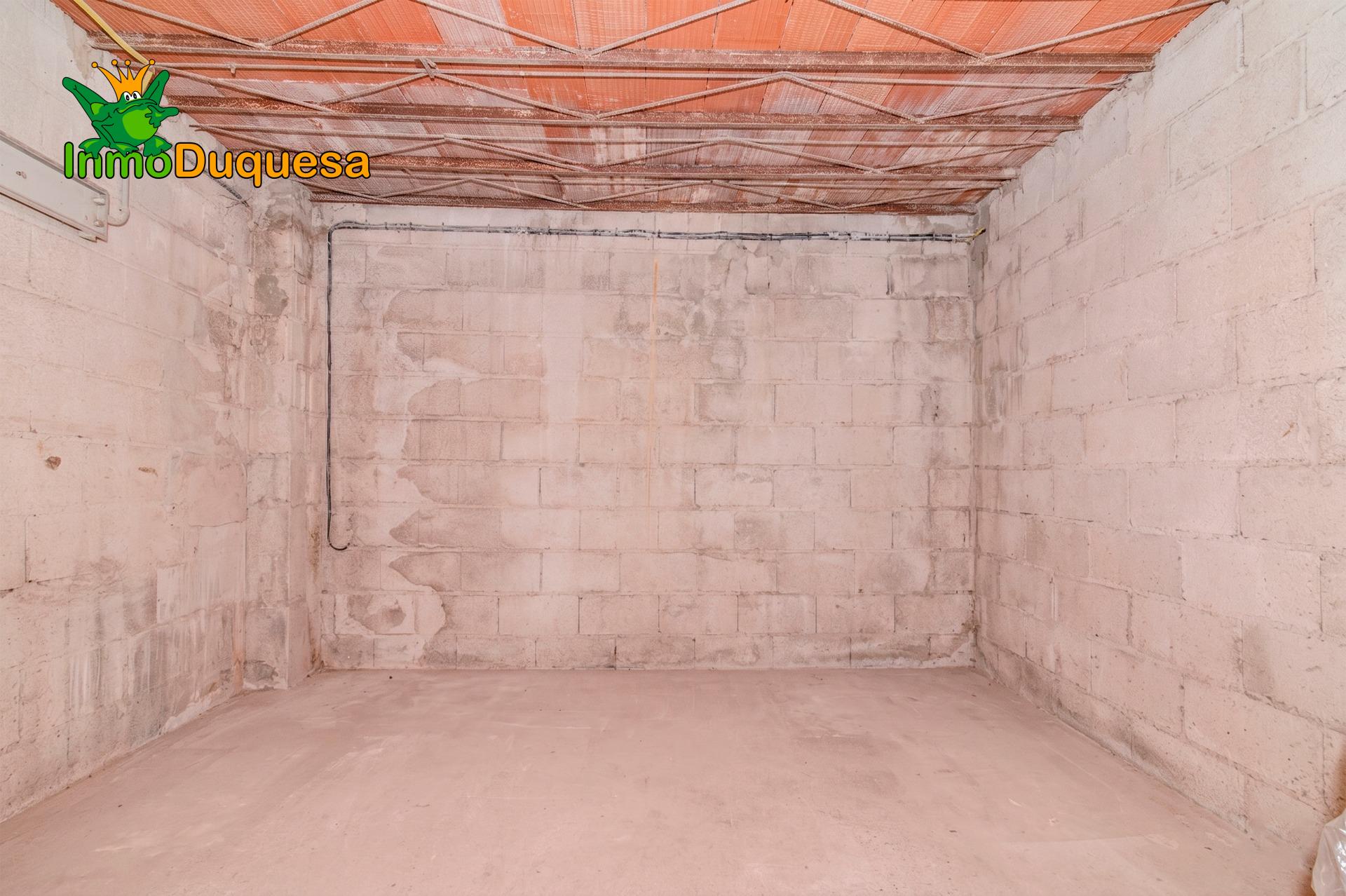 Finca con 2 NAVES y COBERTIZO. 2.100 m2 de solar. - foto 9
