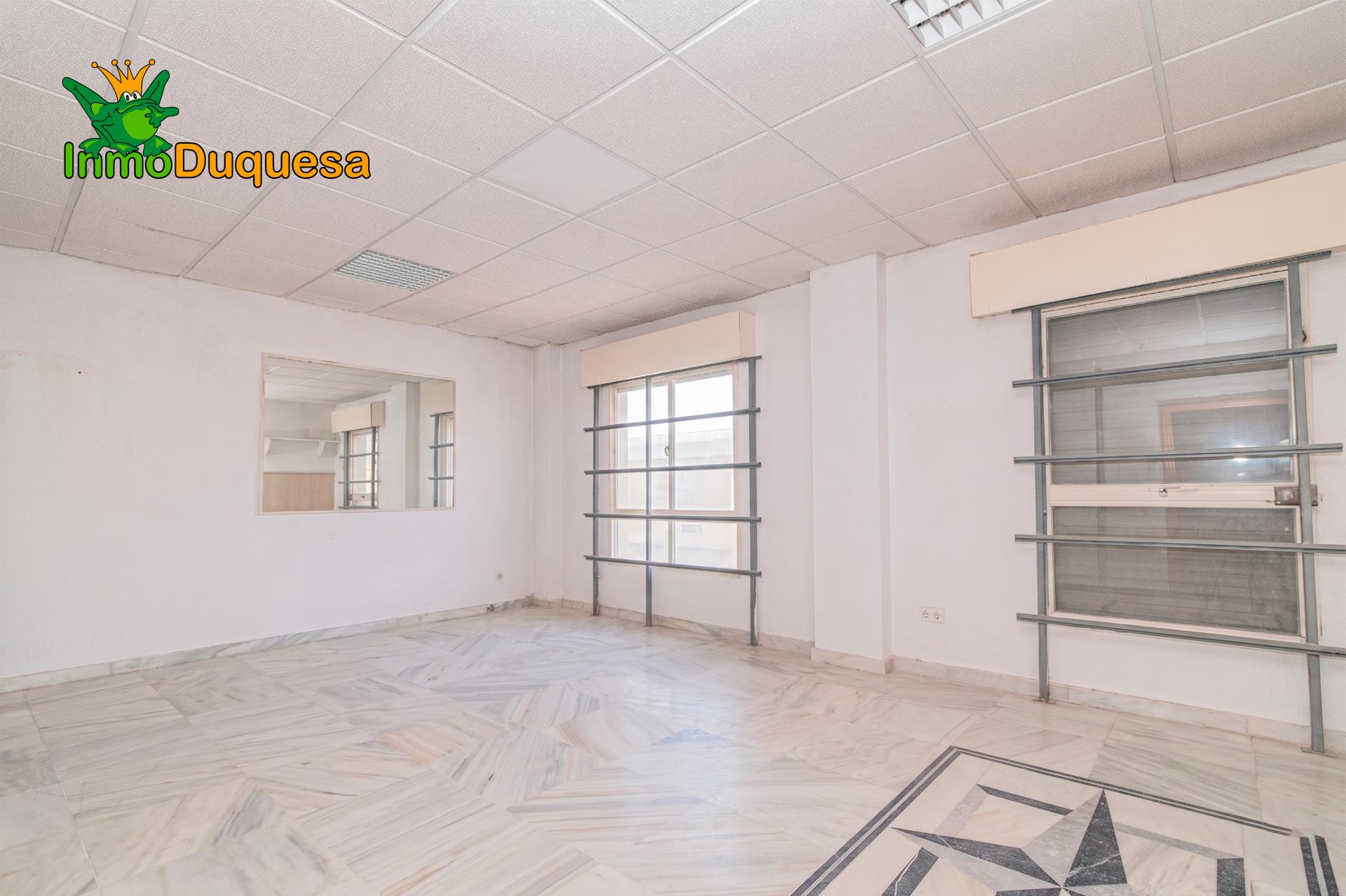 Finca con 2 NAVES y COBERTIZO. 2.100 m2 de solar. - foto 10
