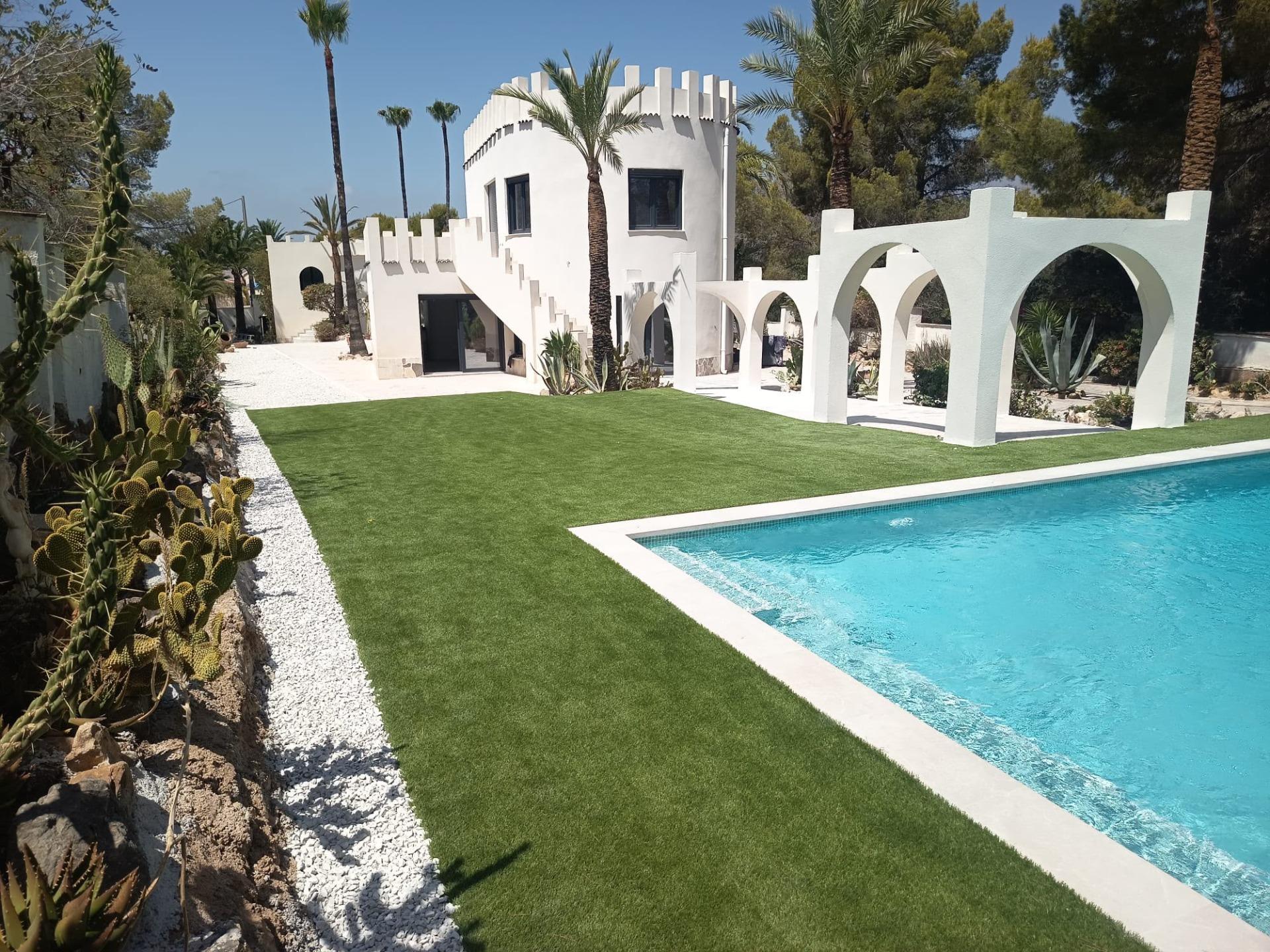 Villa única en Albir, totalmente reformado con piscina y gar