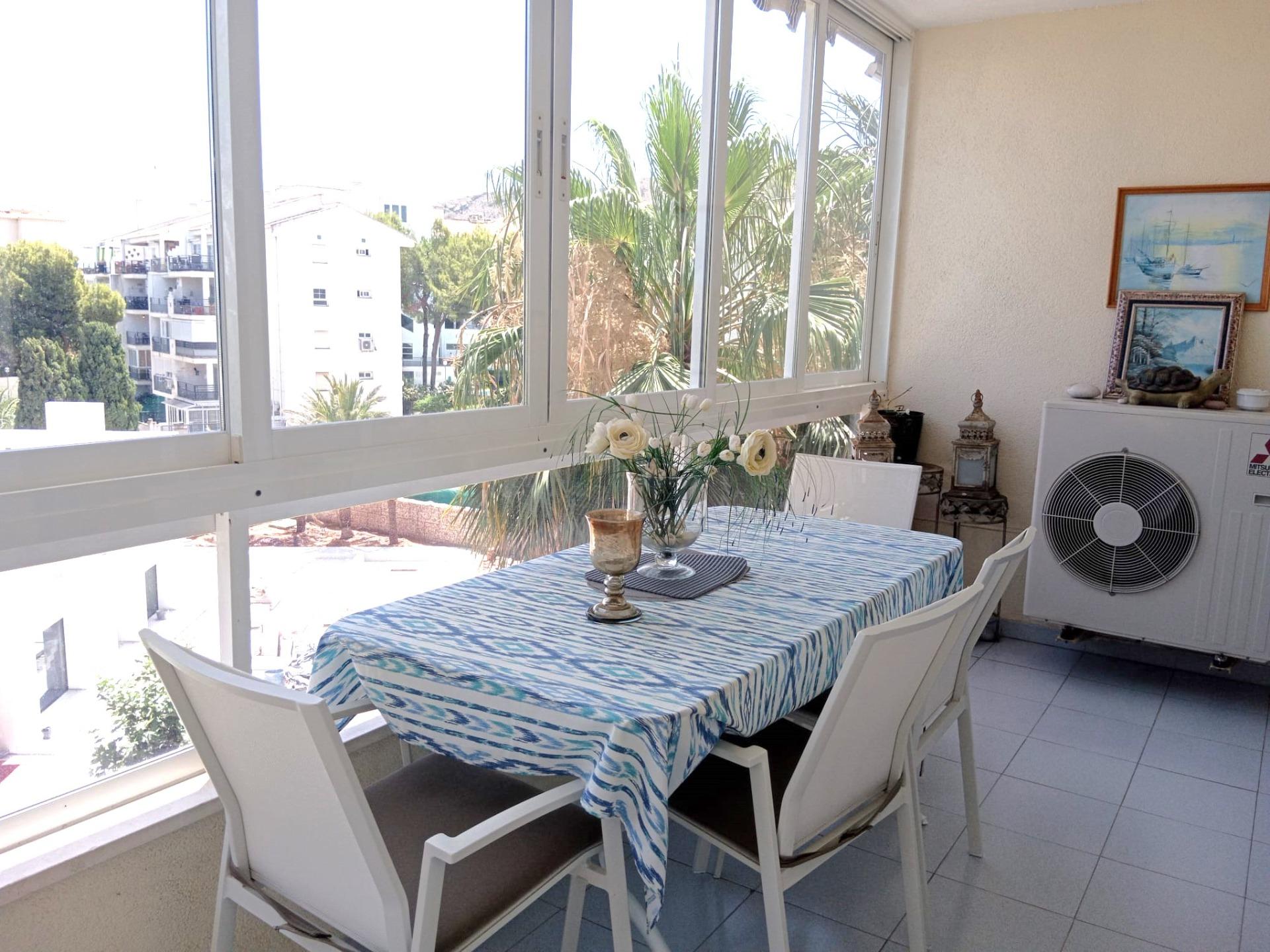 Apartamento de 2 dormitorios y 2 baños con vistas al mar - foto 2