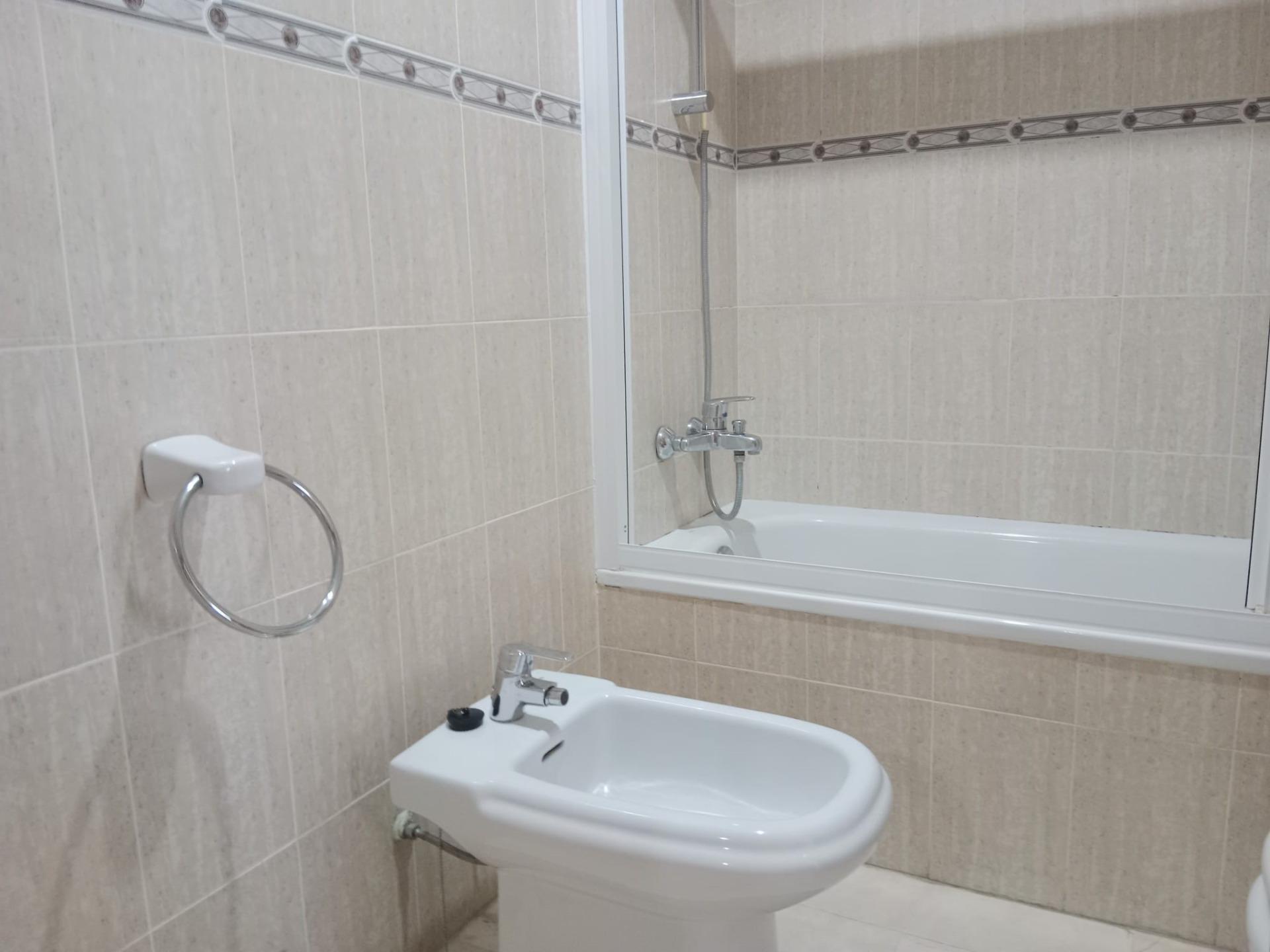 Apartamento de 2 dormitorios y 2 baños con vistas al mar - foto 13