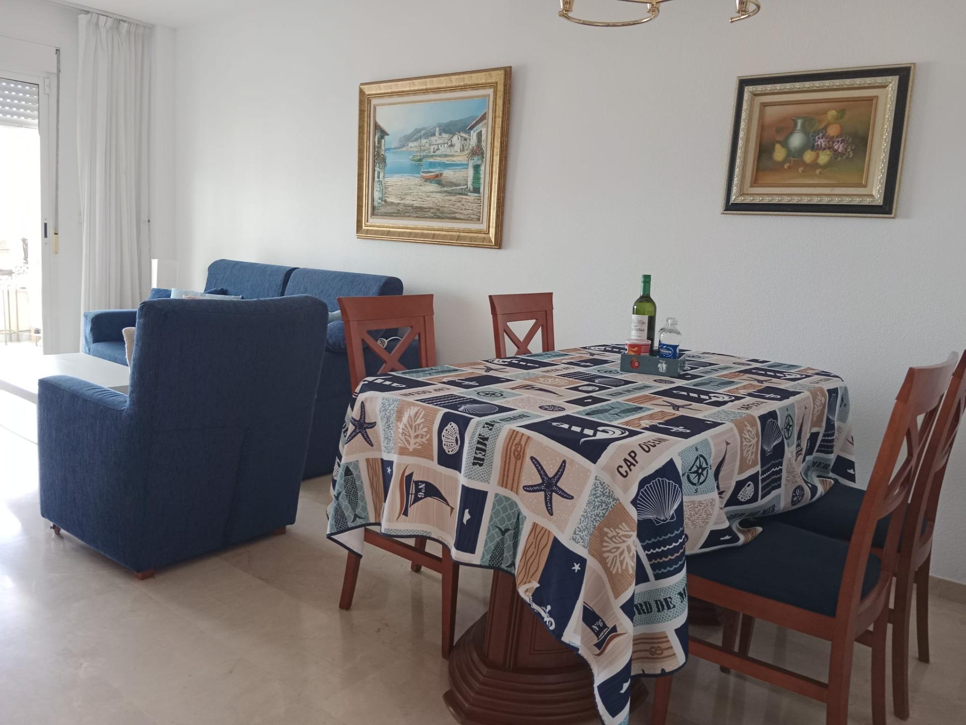 Apartamento de 2 dormitorios y 2 baños con vistas al mar - foto 3