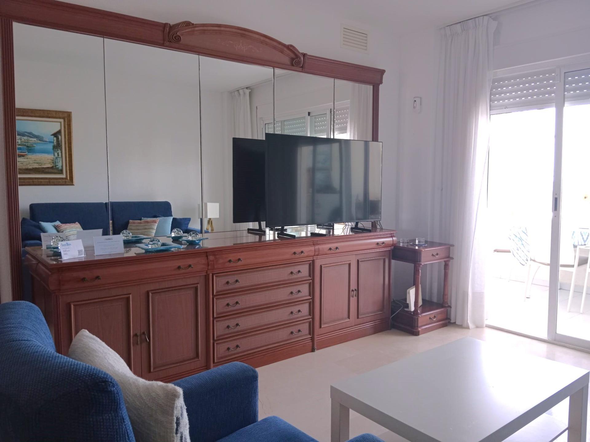 Apartamento de 2 dormitorios y 2 baños con vistas al mar - foto 4