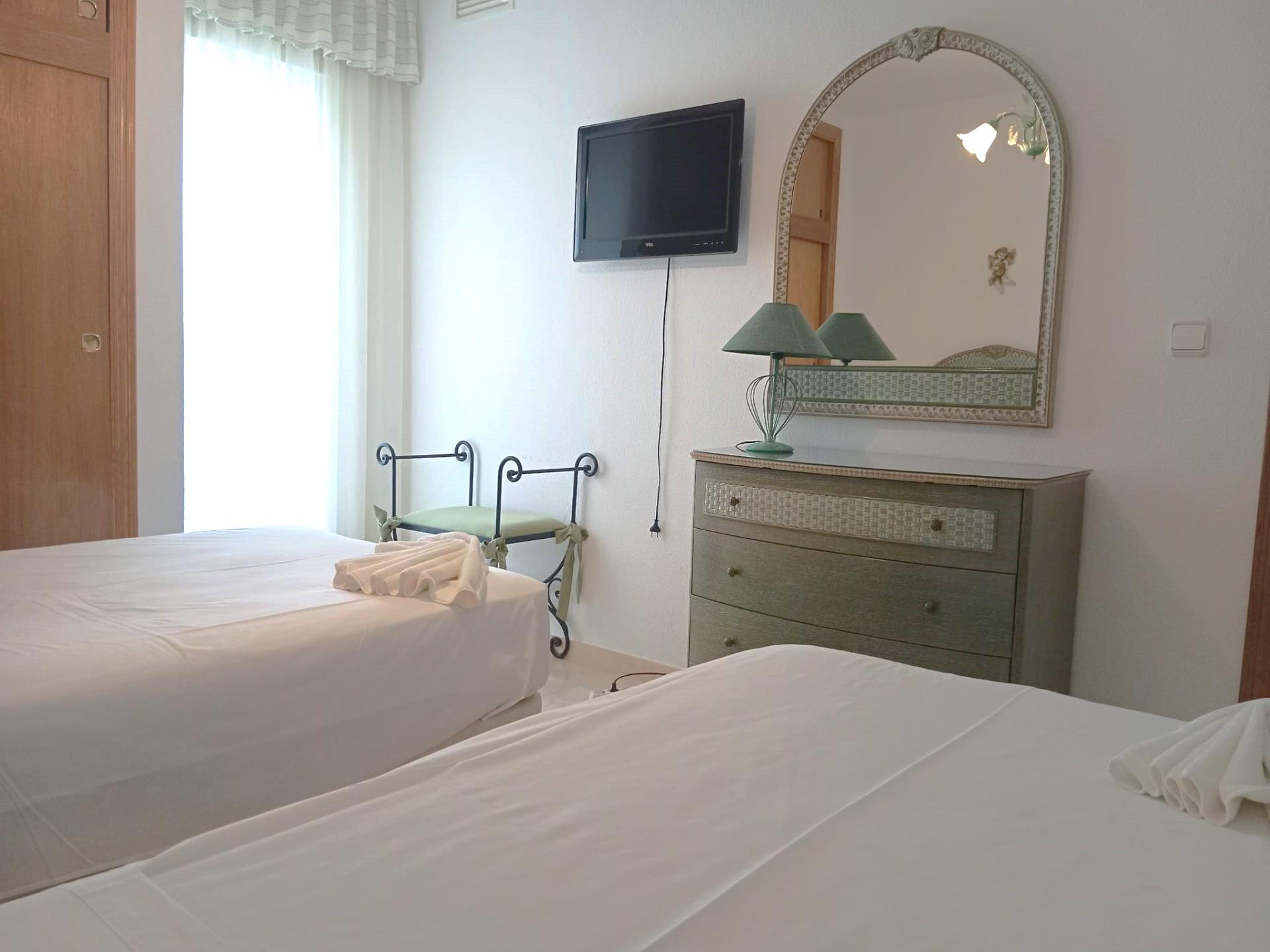 Apartamento de 2 dormitorios y 2 baños con vistas al mar - foto 8