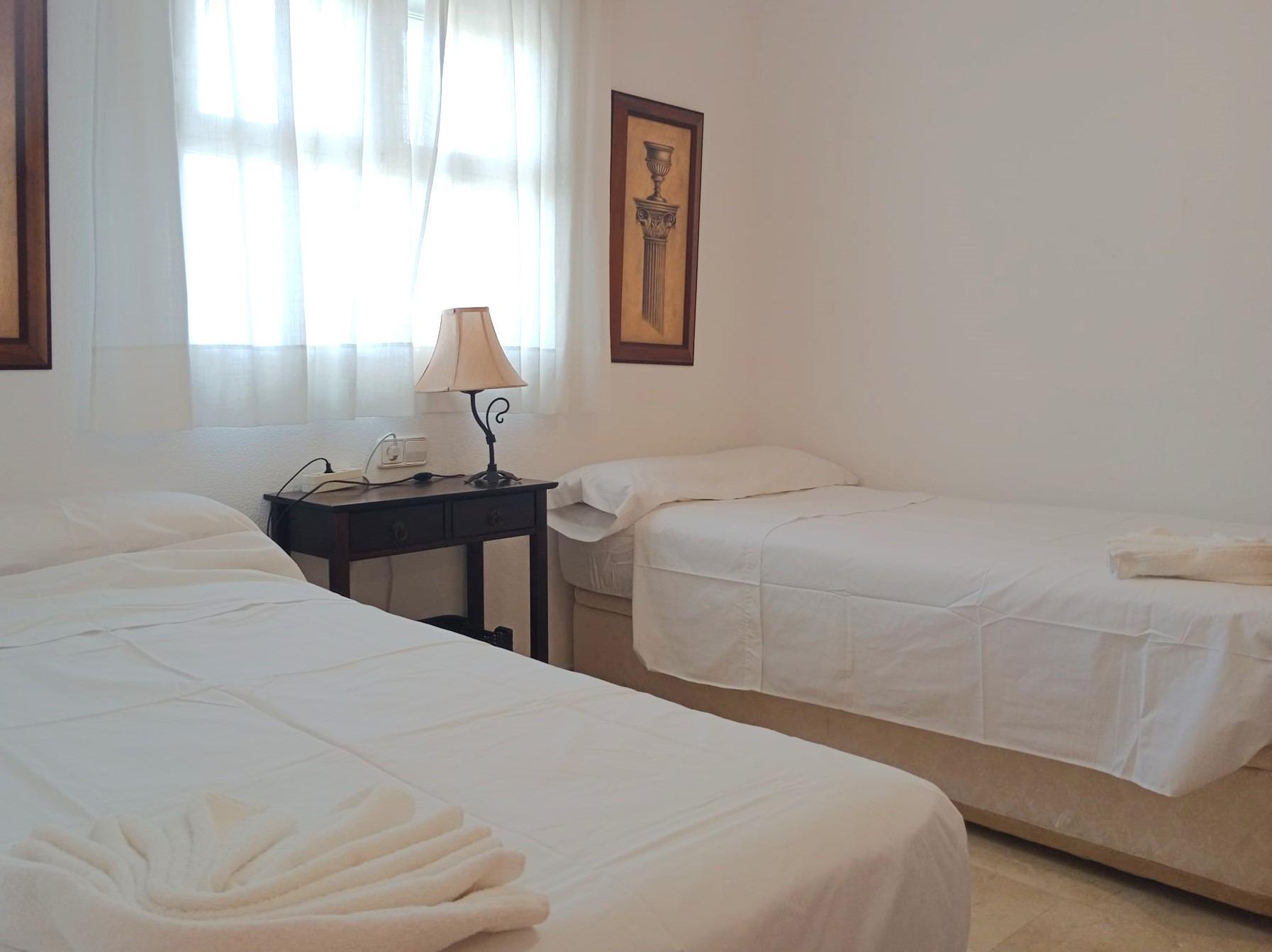 Apartamento de 2 dormitorios y 2 baños con vistas al mar - foto 9