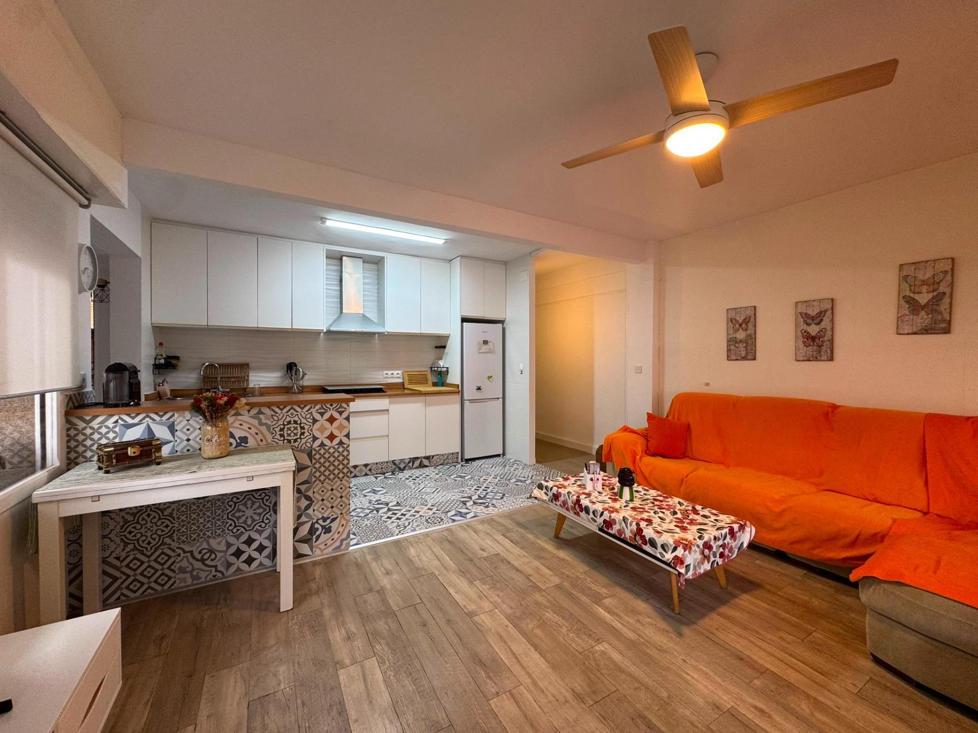 VIVE A 50 METROS DEL MAR TODO EL AÑO: Amplia vivienda de 4 d - foto 2