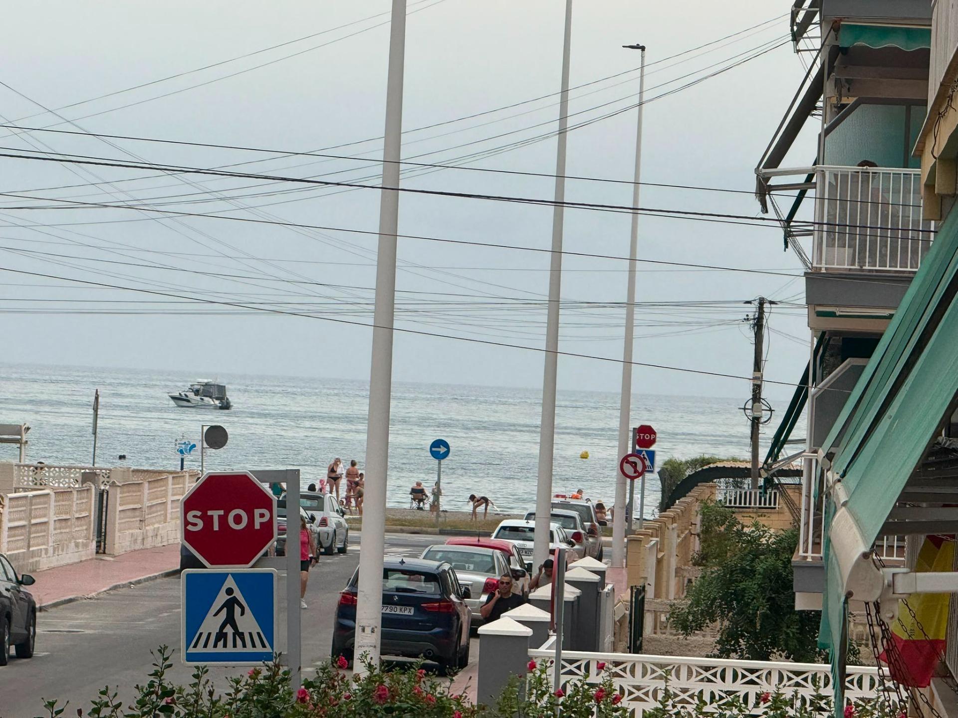 VIVE A 50 METROS DEL MAR TODO EL AÑO: Amplia vivienda de 4 d - foto 16