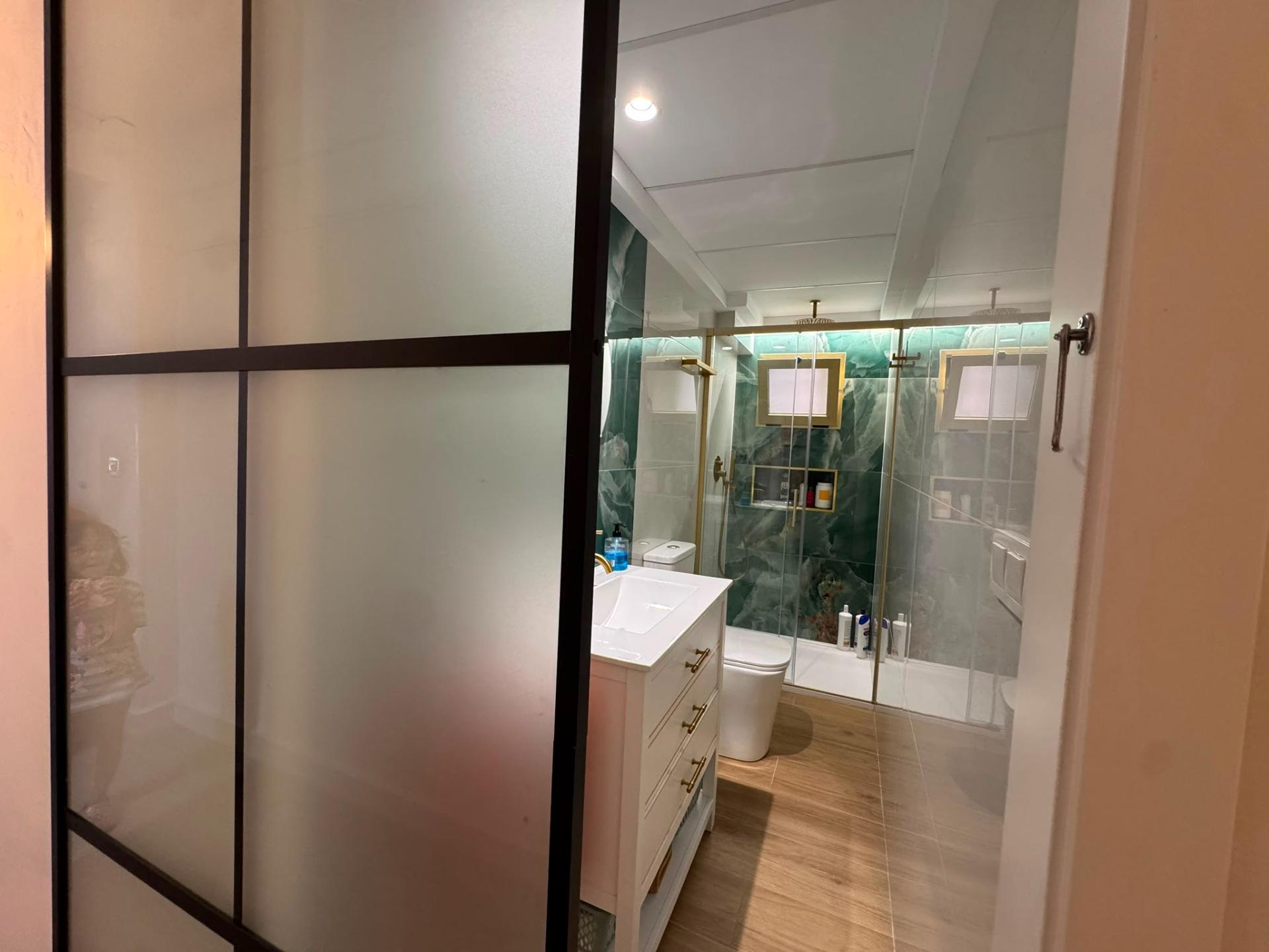 VIVE A 50 METROS DEL MAR TODO EL AÑO: Amplia vivienda de 4 d - foto 27