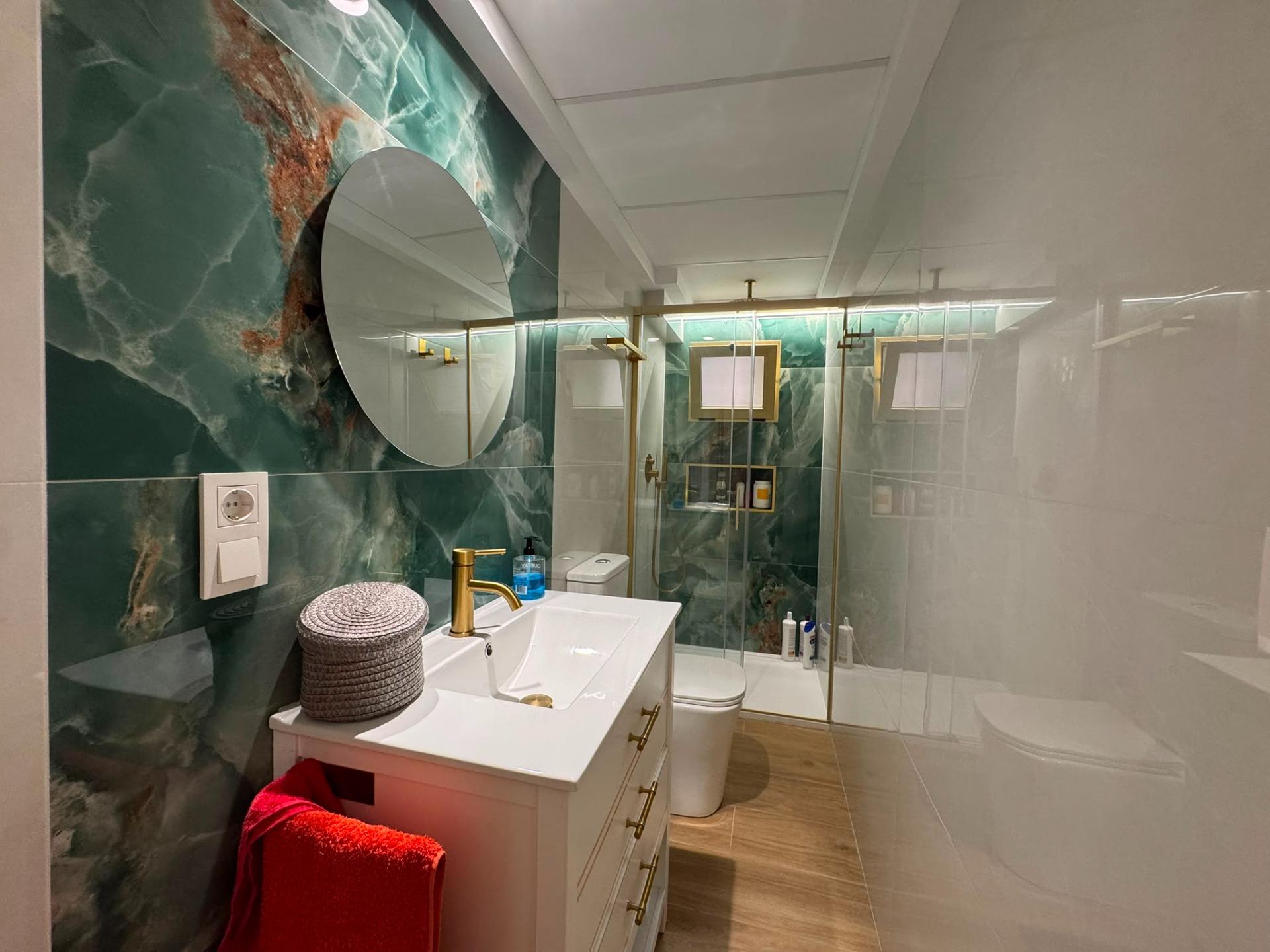 VIVE A 50 METROS DEL MAR TODO EL AÑO: Amplia vivienda de 4 d - foto 29