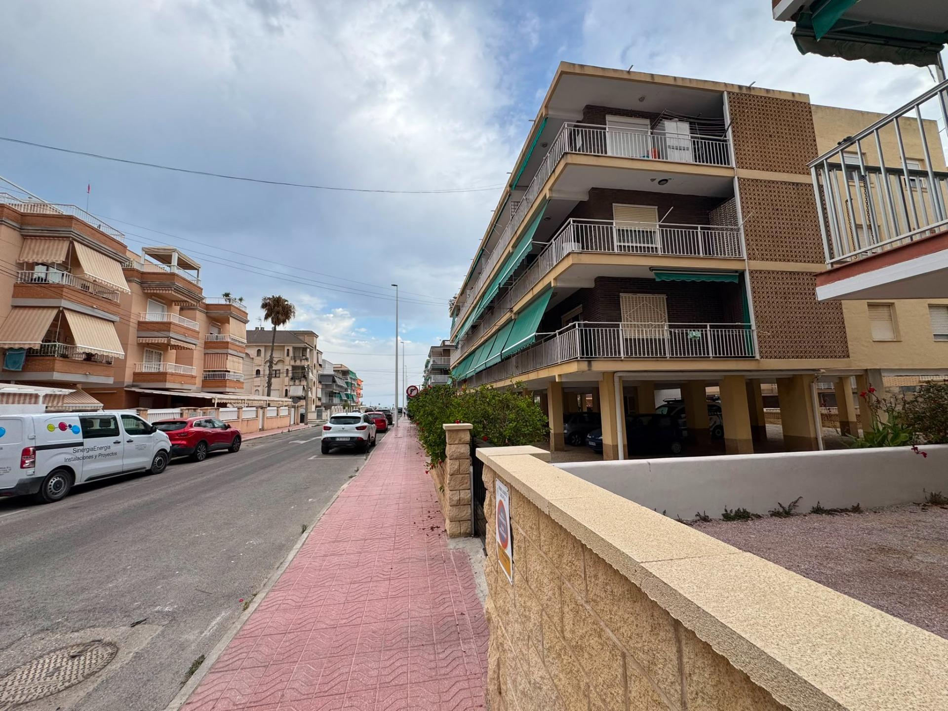 VIVE A 50 METROS DEL MAR TODO EL AÑO: Amplia vivienda de 4 d - foto 32