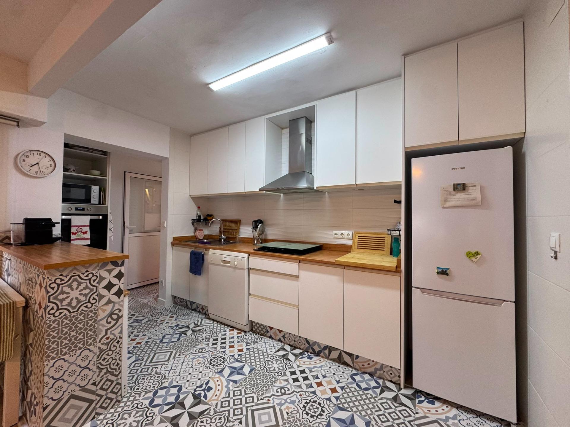 VIVE A 50 METROS DEL MAR TODO EL AÑO: Amplia vivienda de 4 d - foto 5