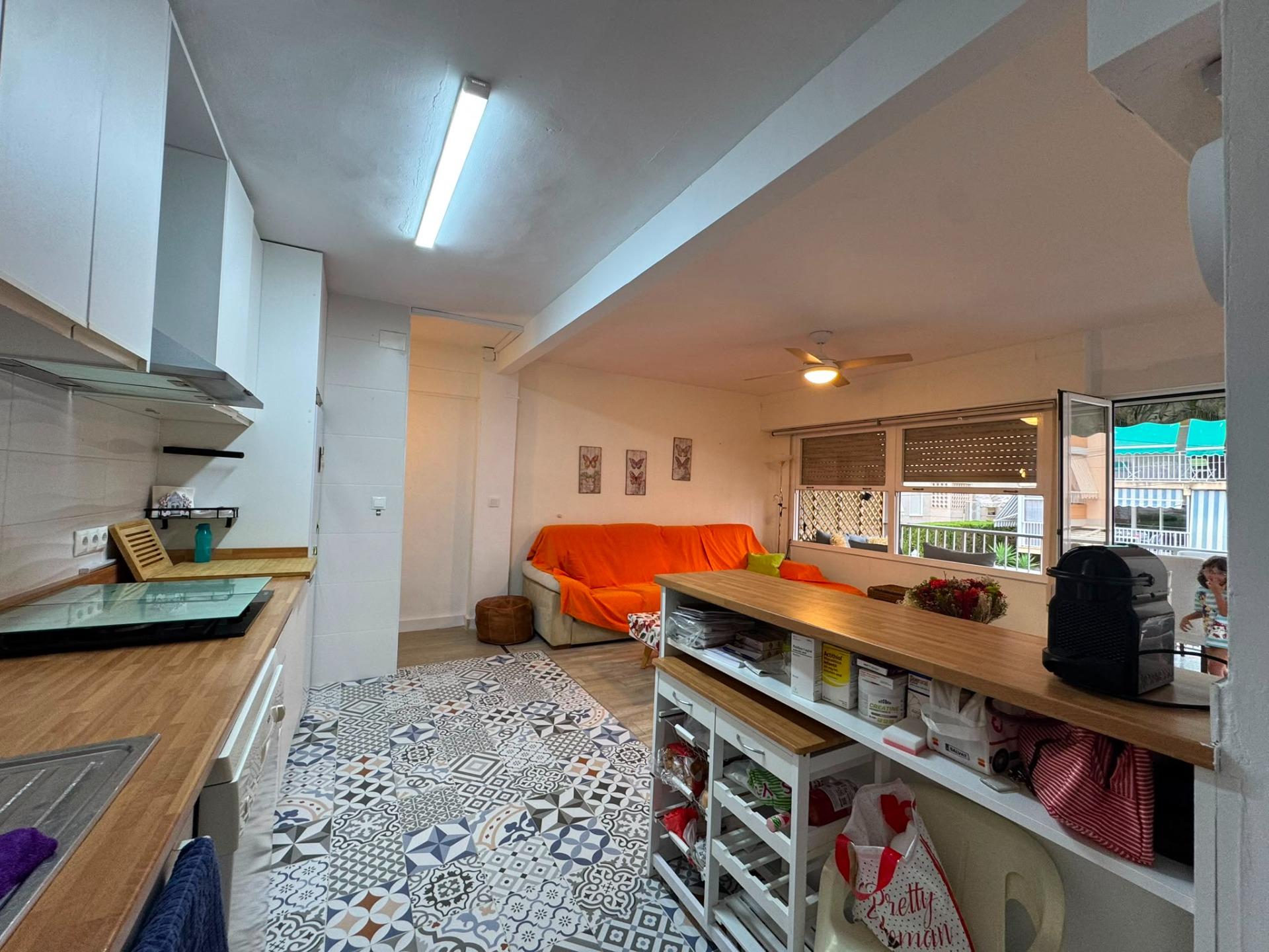 VIVE A 50 METROS DEL MAR TODO EL AÑO: Amplia vivienda de 4 d - foto 6