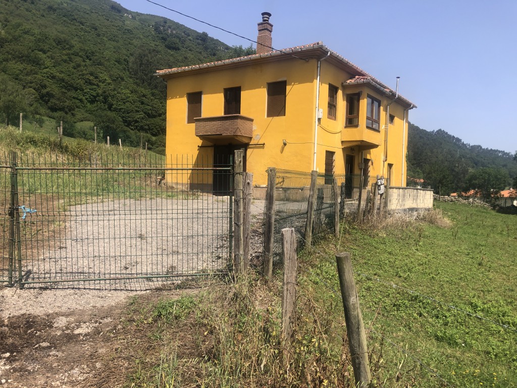 Casa-Chalet en Venta en Prases Cantabria - foto 2