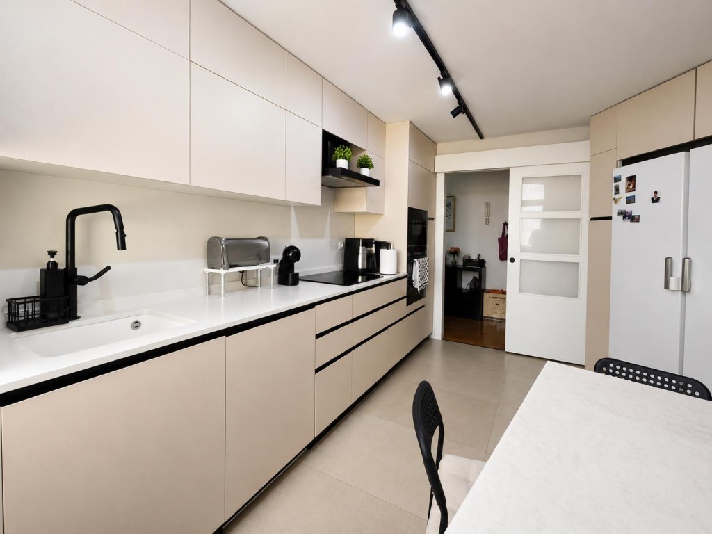 EXCLUSIVA VIVIENDA DE 4 D. CON PISCINA,  Y VISTAS DESPEJADAS - foto 2
