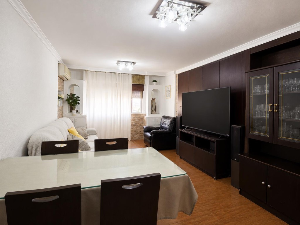EXCLUSIVA VIVIENDA DE 4 D. CON PISCINA,  Y VISTAS DESPEJADAS - foto 3
