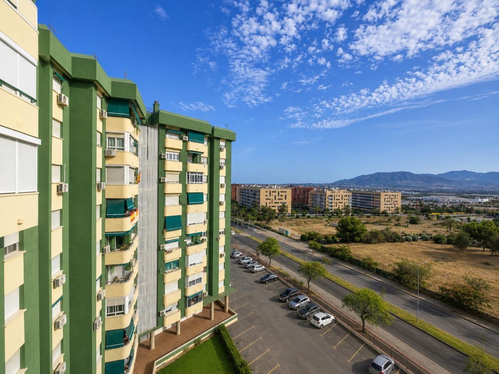 EXCLUSIVA VIVIENDA DE 4 D. CON PISCINA,  Y VISTAS DESPEJADAS - foto 32