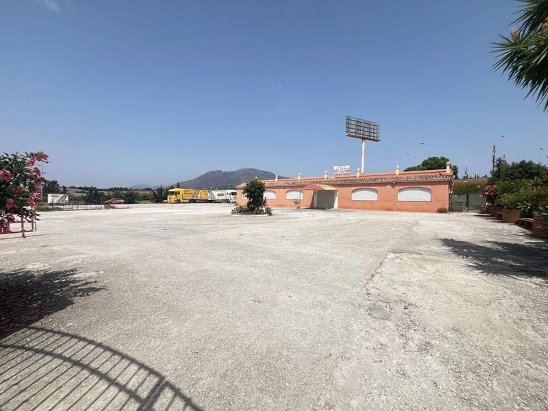 EN VENTA PARCELA RUSTICA CON USO COMERCIAL EN ESTEPONA - foto 15