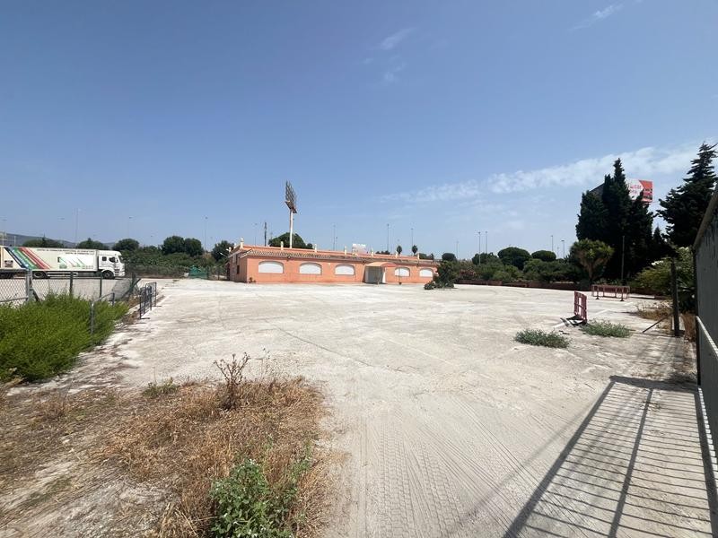 EN VENTA PARCELA RUSTICA CON USO COMERCIAL EN ESTEPONA - foto 4