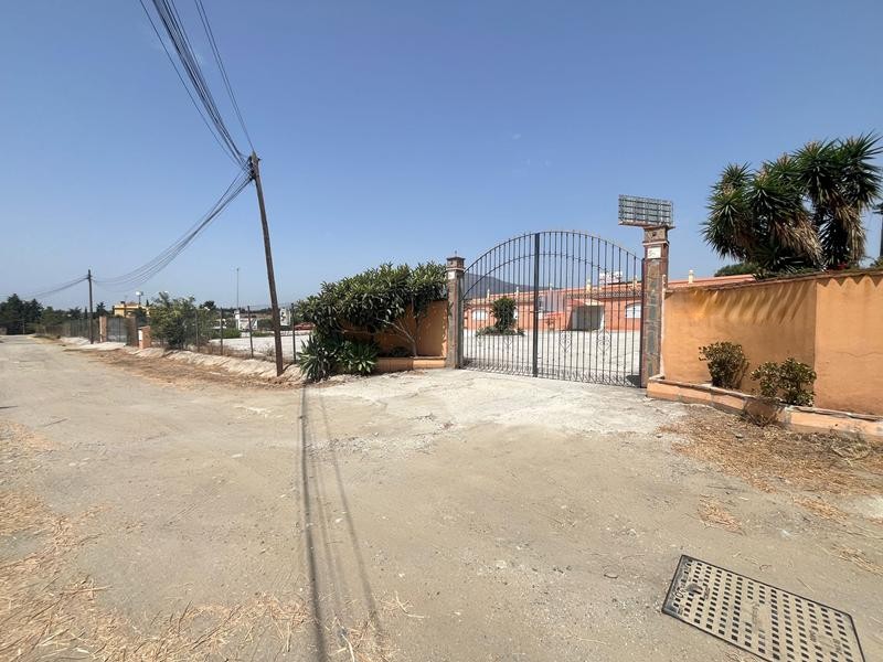 EN VENTA PARCELA RUSTICA CON USO COMERCIAL EN ESTEPONA - foto 5