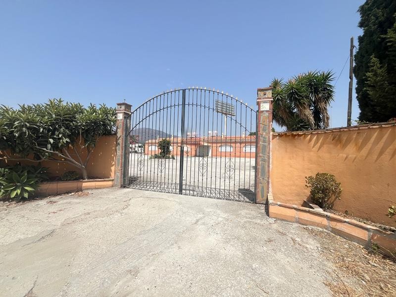 EN VENTA PARCELA RUSTICA CON USO COMERCIAL EN ESTEPONA - foto 7