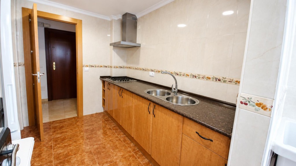 PISO DE 75M2, MUY AMPLIO Y LUMINOSO, BUENÍSIMA ZONA  DE PARQ - foto 2
