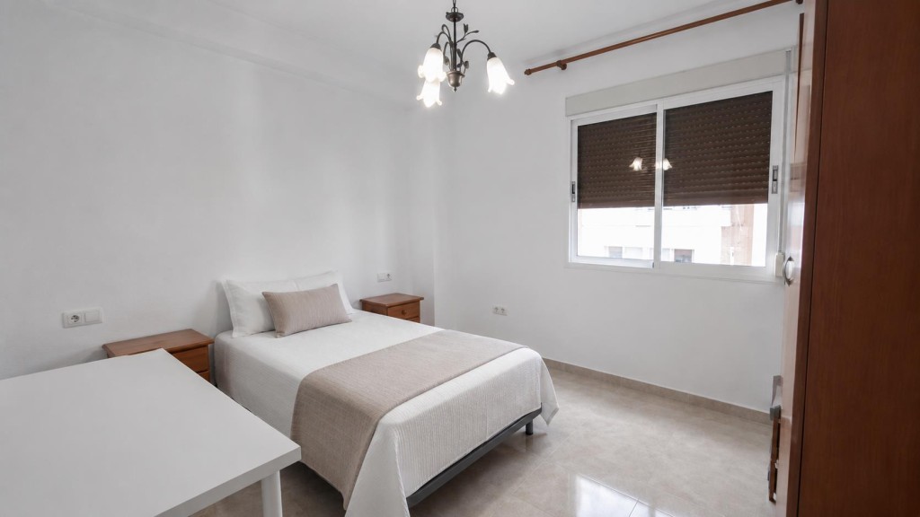 PISO DE 75M2, MUY AMPLIO Y LUMINOSO, BUENÍSIMA ZONA  DE PARQ - foto 6