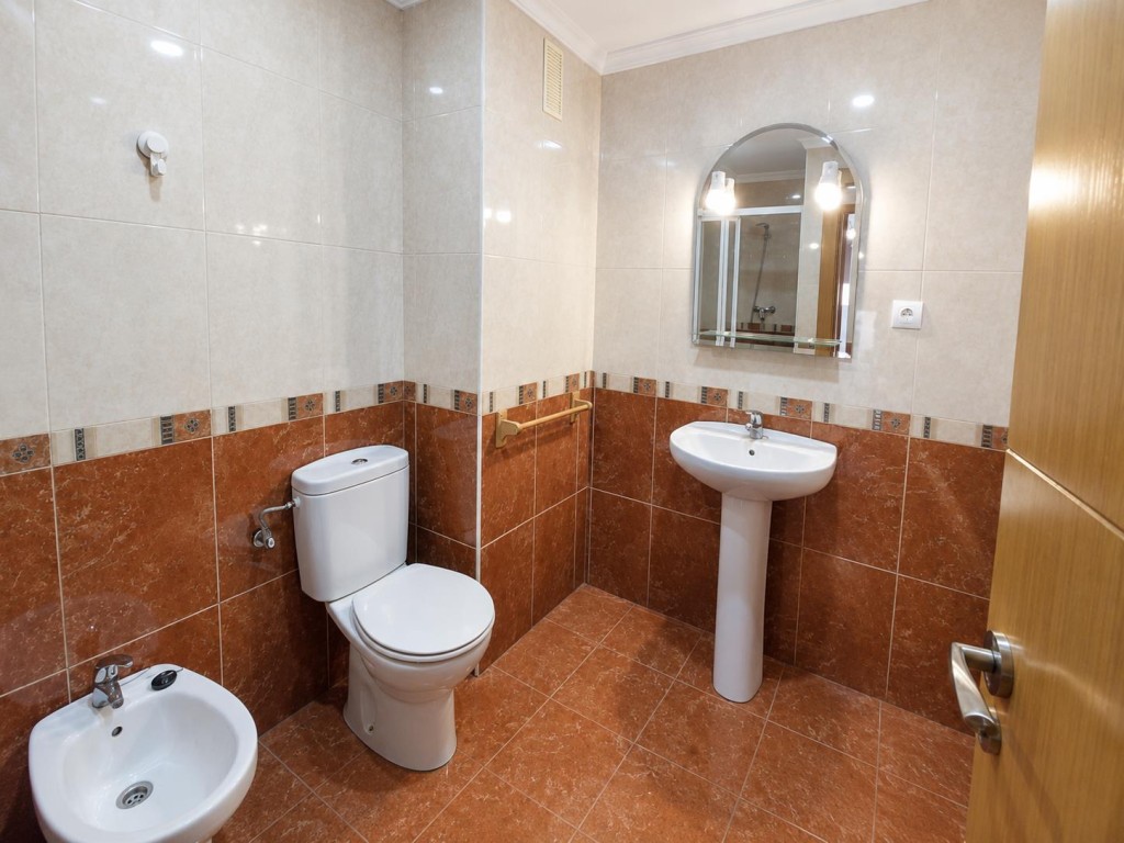 PISO DE 75M2, MUY AMPLIO Y LUMINOSO, BUENÍSIMA ZONA  DE PARQ - foto 7
